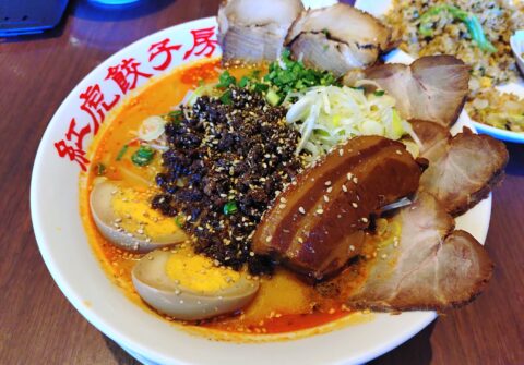 デラックスな担々麺